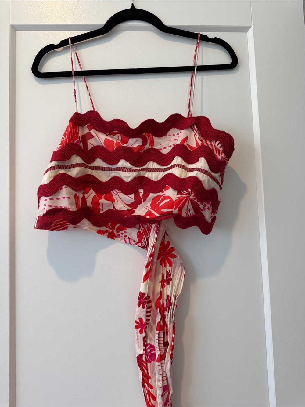 FARM Rio Red and White Floral Scallop-Trim top